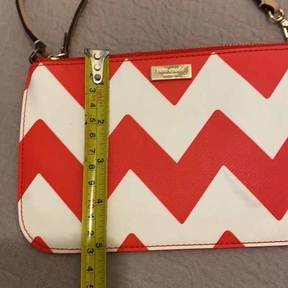 Kate Spade wristlet bag in very good condition. - Picture 8 of 9
